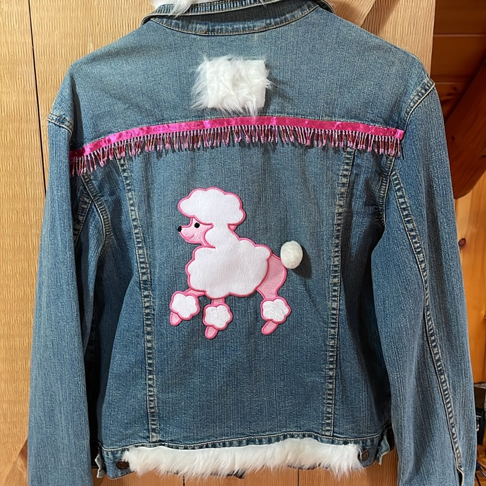 Levi’s Strauss Jean jacket pit to pit is 21 1/2 stretches to 22 - Picture 5 of 6